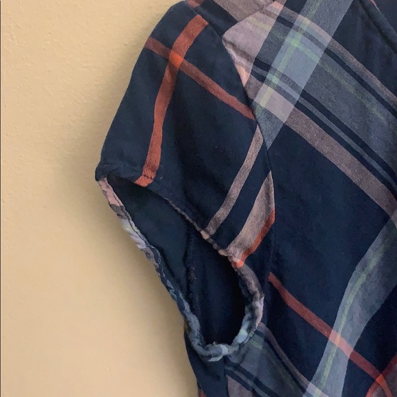 Flannel patterned tee with tie at waist - Picture 3 of 5